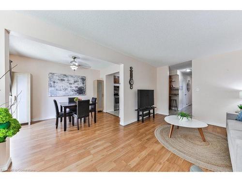 19-1675 Upper Gage Avenue, Hamilton, ON - Indoor Photo Showing Living Room