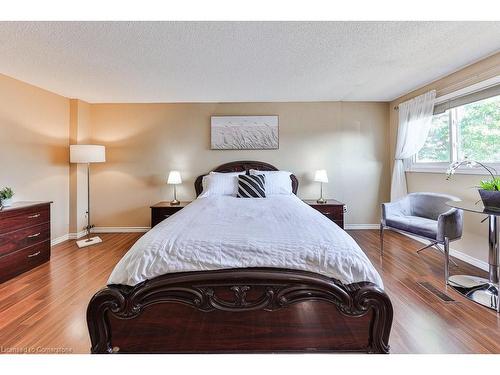 19-1675 Upper Gage Avenue, Hamilton, ON - Indoor Photo Showing Bedroom