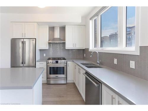 424 Rockwell Common, Oakville, ON - Indoor Photo Showing Kitchen With Double Sink With Upgraded Kitchen