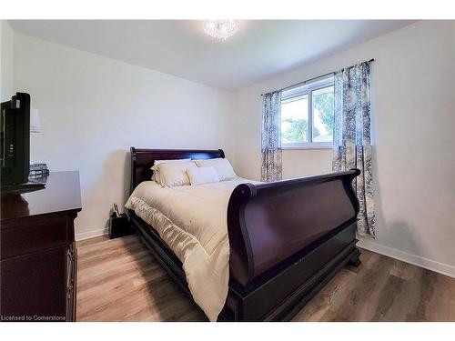 249 Fernwood Crescent, Hamilton, ON - Indoor Photo Showing Bedroom