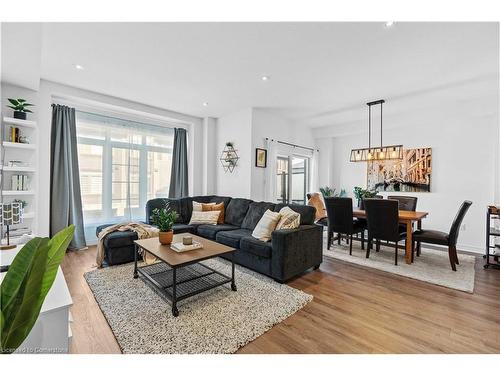 44-575 Woodward Avenue, Hamilton, ON - Indoor Photo Showing Living Room