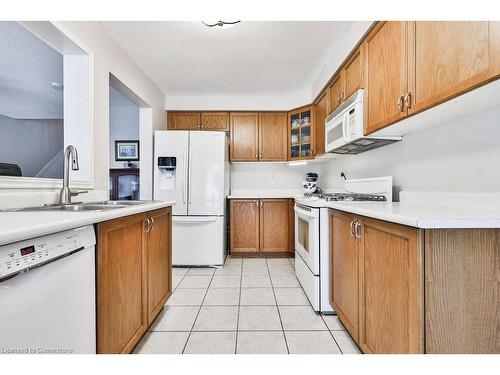 65-485 Green Road, Stoney Creek, ON - Indoor Photo Showing Kitchen With Double Sink