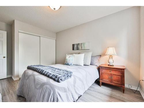 65-485 Green Road, Stoney Creek, ON - Indoor Photo Showing Bedroom