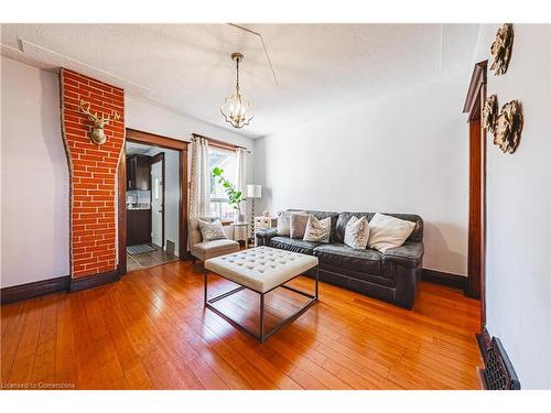 62 Birch Avenue, Hamilton, ON - Indoor Photo Showing Living Room