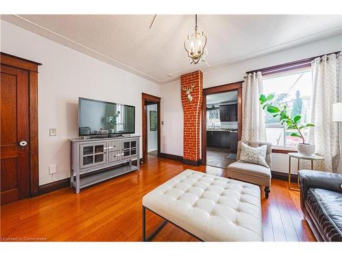 62 Birch Avenue, Hamilton, ON - Indoor Photo Showing Living Room