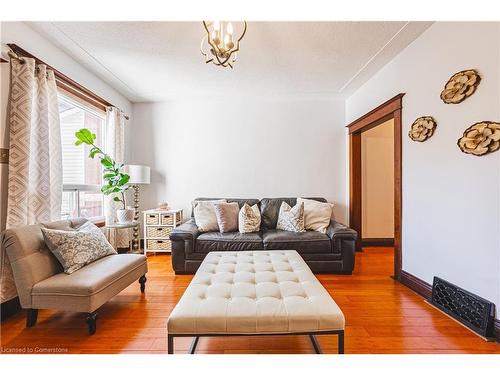 62 Birch Avenue, Hamilton, ON - Indoor Photo Showing Living Room