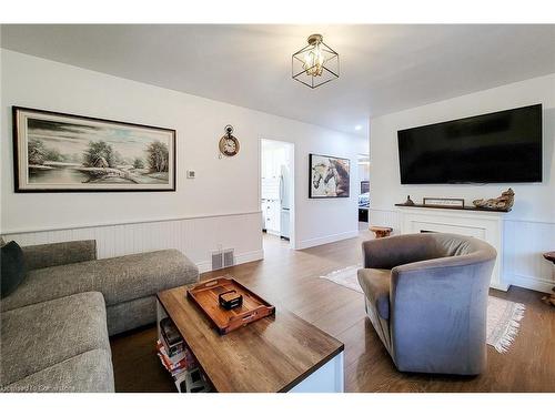 11755 Hwy 3, Wainfleet, ON - Indoor Photo Showing Living Room