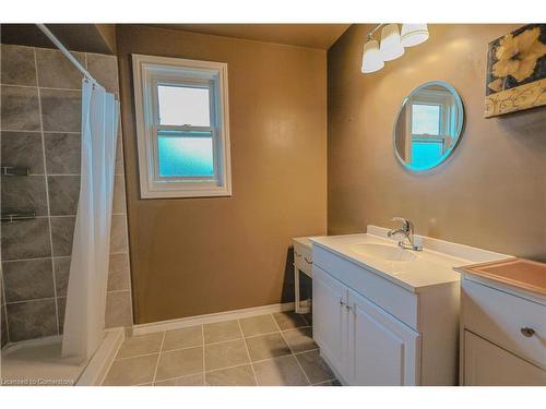 173 Templemead Drive, Hamilton, ON - Indoor Photo Showing Bathroom