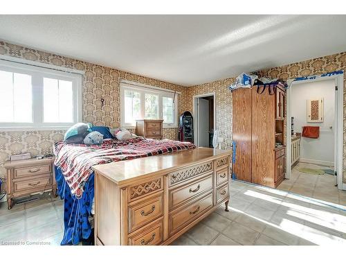 251 Glen Afton Drive, Burlington, ON - Indoor Photo Showing Bedroom