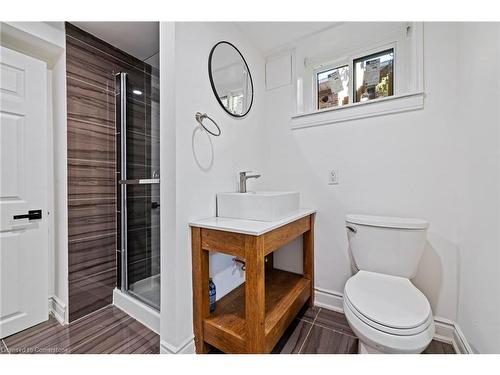 Lower Unit-755 Drury Lane, Burlington, ON - Indoor Photo Showing Bathroom