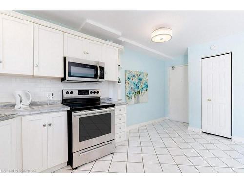 17-2373 King Street E, Hamilton, ON - Indoor Photo Showing Kitchen