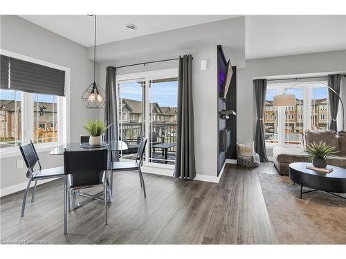 46 Waterlily Way, Stoney Creek, ON - Indoor Photo Showing Living Room