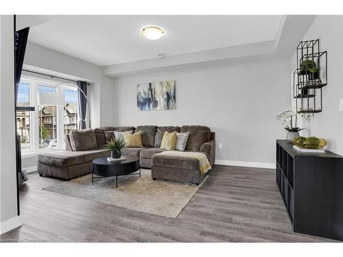 46 Waterlily Way, Stoney Creek, ON - Indoor Photo Showing Living Room