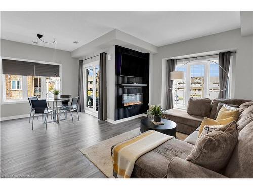 46 Waterlily Way, Stoney Creek, ON - Indoor Photo Showing Living Room