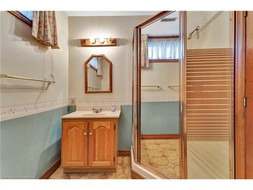 313 Ofield Road S, Flamborough, ON - Indoor Photo Showing Bathroom