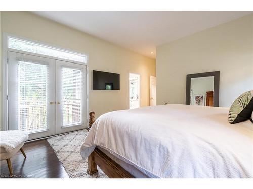 64 Nelson Street, Waterdown, ON - Indoor Photo Showing Bedroom