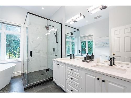 64 Nelson Street, Waterdown, ON - Indoor Photo Showing Bathroom