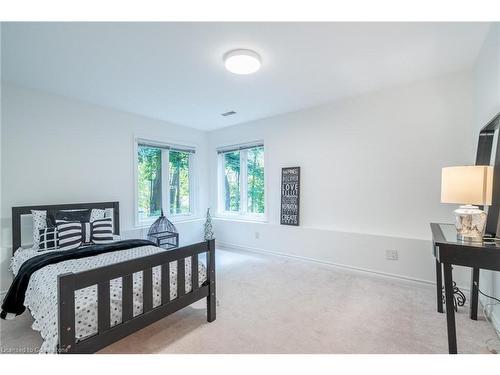 64 Nelson Street, Waterdown, ON - Indoor Photo Showing Bedroom