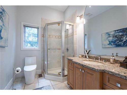 64 Nelson Street, Waterdown, ON - Indoor Photo Showing Bathroom