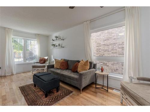 2441 Falkland Crescent, Oakville, ON - Indoor Photo Showing Living Room