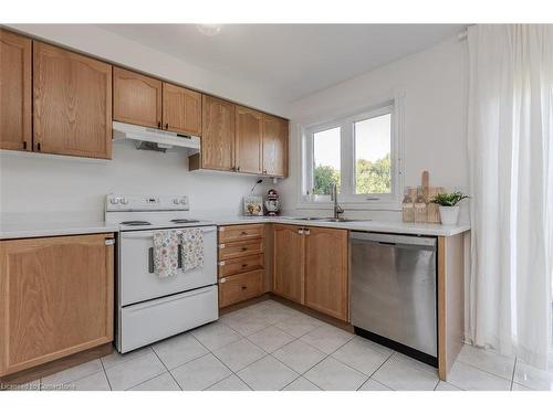 2441 Falkland Crescent, Oakville, ON - Indoor Photo Showing Kitchen