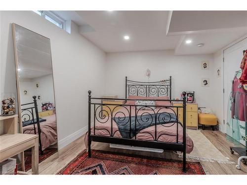 2441 Falkland Crescent, Oakville, ON - Indoor Photo Showing Bedroom