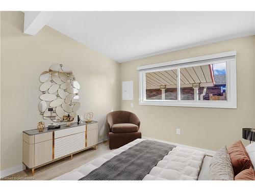 A-782 Mohawk Road E, Hamilton, ON - Indoor Photo Showing Bedroom