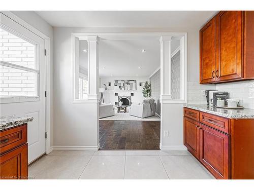 30 Alto Drive, Hamilton, ON - Indoor Photo Showing Kitchen