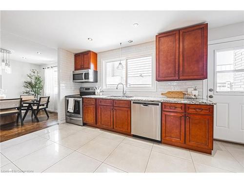 30 Alto Drive, Hamilton, ON - Indoor Photo Showing Kitchen