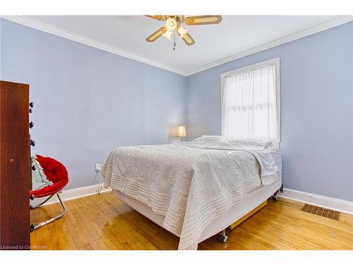 103 East 25Th Street, Hamilton, ON - Indoor Photo Showing Bedroom