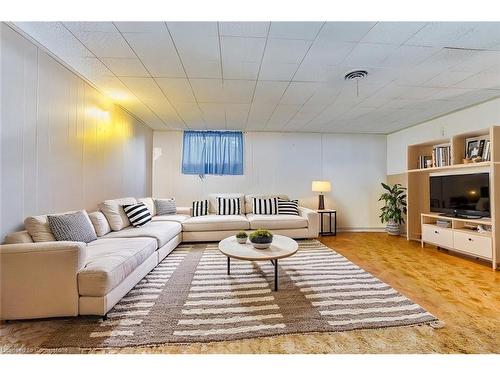 103 East 25Th Street, Hamilton, ON - Indoor Photo Showing Living Room