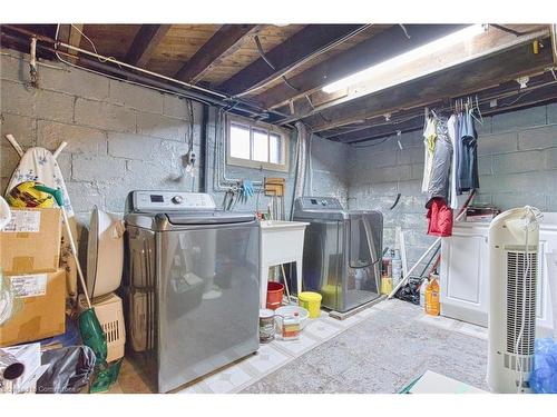 103 East 25Th Street, Hamilton, ON - Indoor Photo Showing Laundry Room