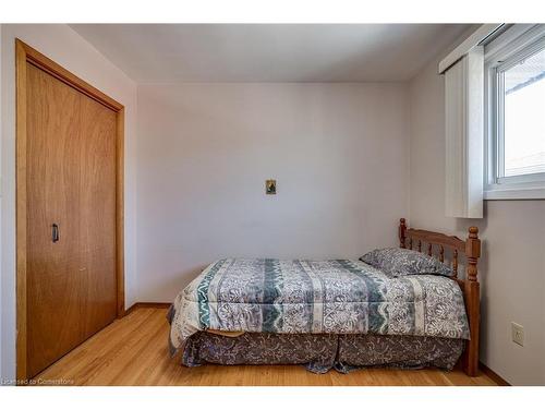 49 Anson Avenue, Hamilton, ON - Indoor Photo Showing Bedroom