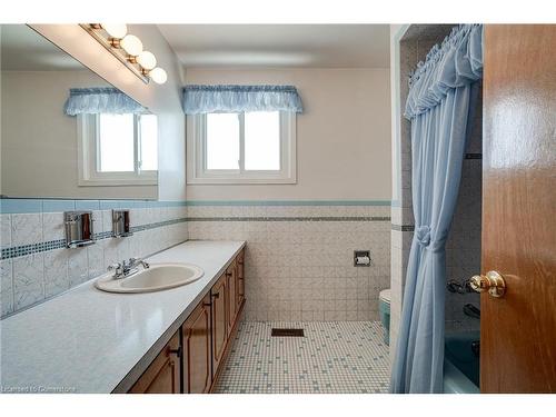 49 Anson Avenue, Hamilton, ON - Indoor Photo Showing Bathroom