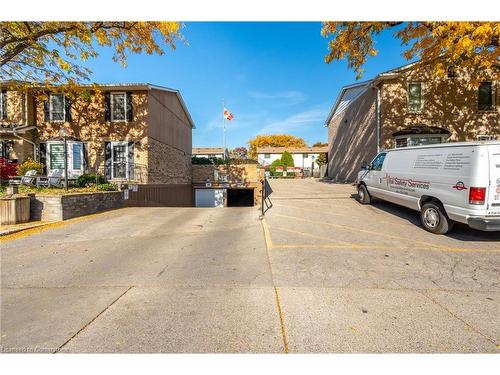 64-5475 Lakeshore Road, Burlington, ON - Outdoor