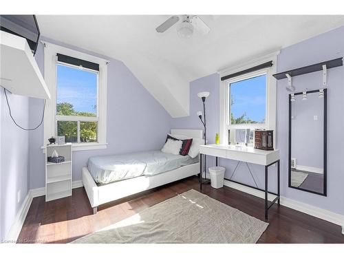 107 Wexford Avenue N, Hamilton, ON - Indoor Photo Showing Bedroom