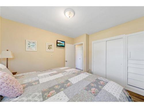 625 Golf Club Road, Hamilton, ON - Indoor Photo Showing Bedroom