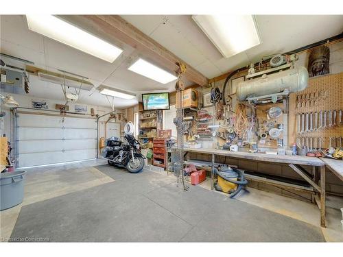 625 Golf Club Road, Hamilton, ON - Indoor Photo Showing Garage