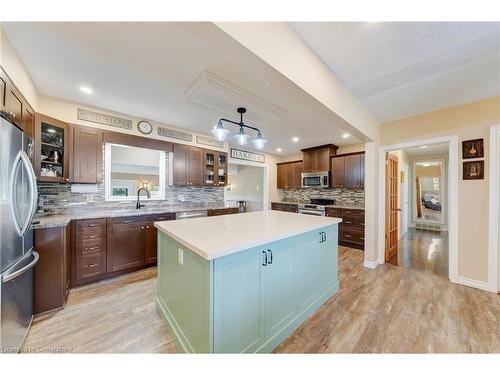 625 Golf Club Road, Hamilton, ON - Indoor Photo Showing Kitchen