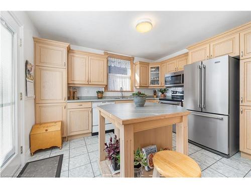 49 Crosthwaite Avenue S, Hamilton, ON - Indoor Photo Showing Kitchen