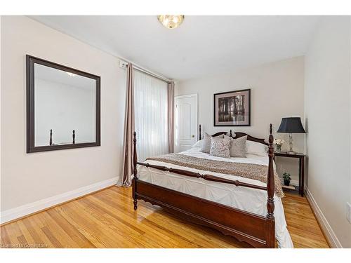 49 Crosthwaite Avenue S, Hamilton, ON - Indoor Photo Showing Bedroom