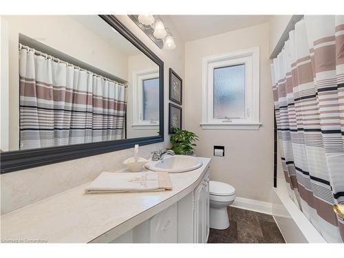 49 Crosthwaite Avenue S, Hamilton, ON - Indoor Photo Showing Bathroom