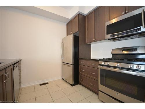 19-515 Winston Road, Grimsby, ON - Indoor Photo Showing Kitchen