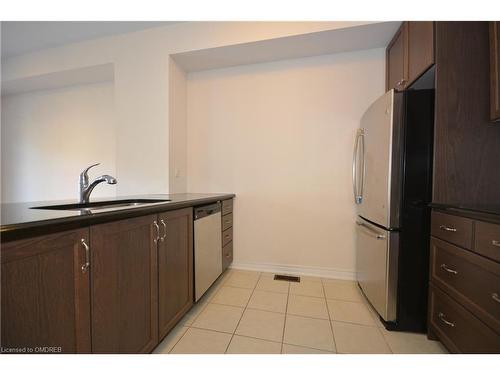 19-515 Winston Road, Grimsby, ON - Indoor Photo Showing Kitchen