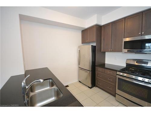 19-515 Winston Road, Grimsby, ON - Indoor Photo Showing Kitchen With Stainless Steel Kitchen With Double Sink