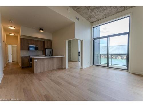 604-11 Robert Street, Hamilton, ON - Indoor Photo Showing Kitchen