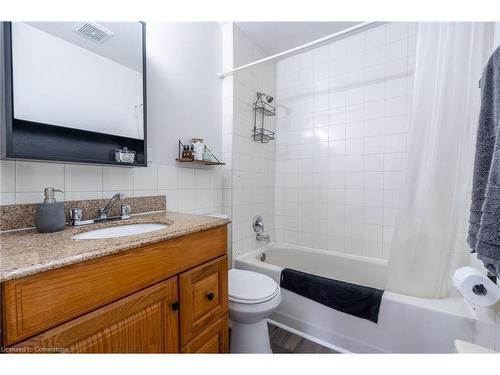 11 Holly Avenue, Hamilton, ON - Indoor Photo Showing Bathroom