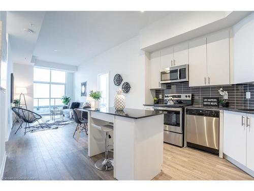 913-550 North Service Road, Grimsby, ON - Indoor Photo Showing Kitchen