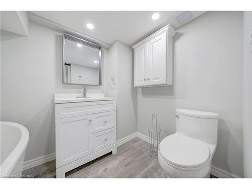 98 Cope Street, Hamilton, ON - Indoor Photo Showing Bathroom