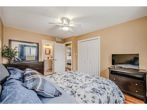 21 Longview Drive Drive, Hamilton, ON - Indoor Photo Showing Bedroom